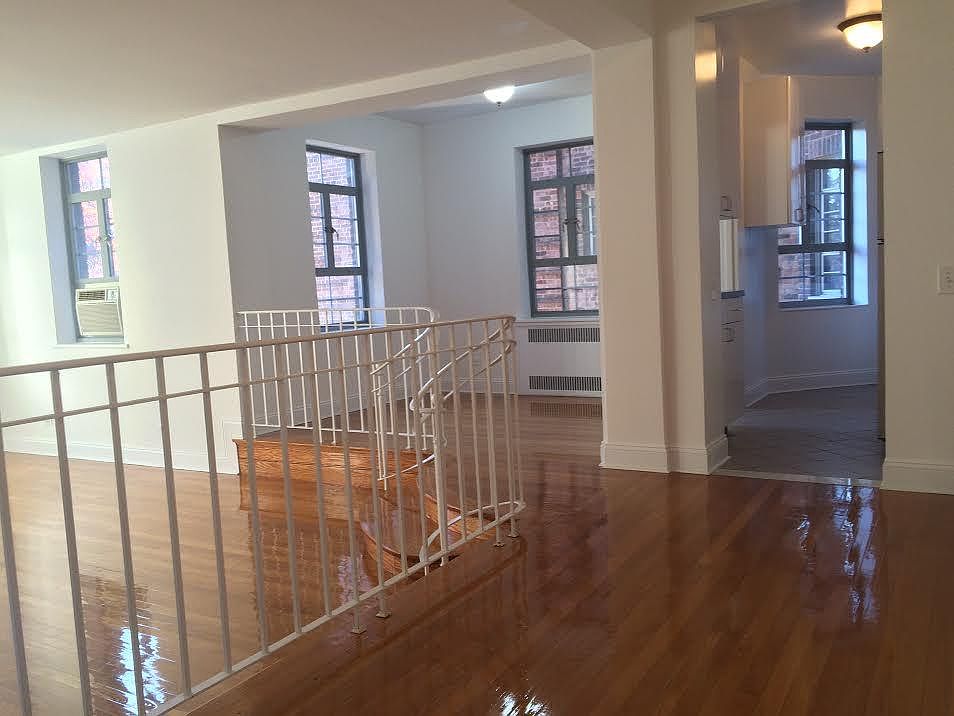 1st image of 150 Greenway Ter Ste 3