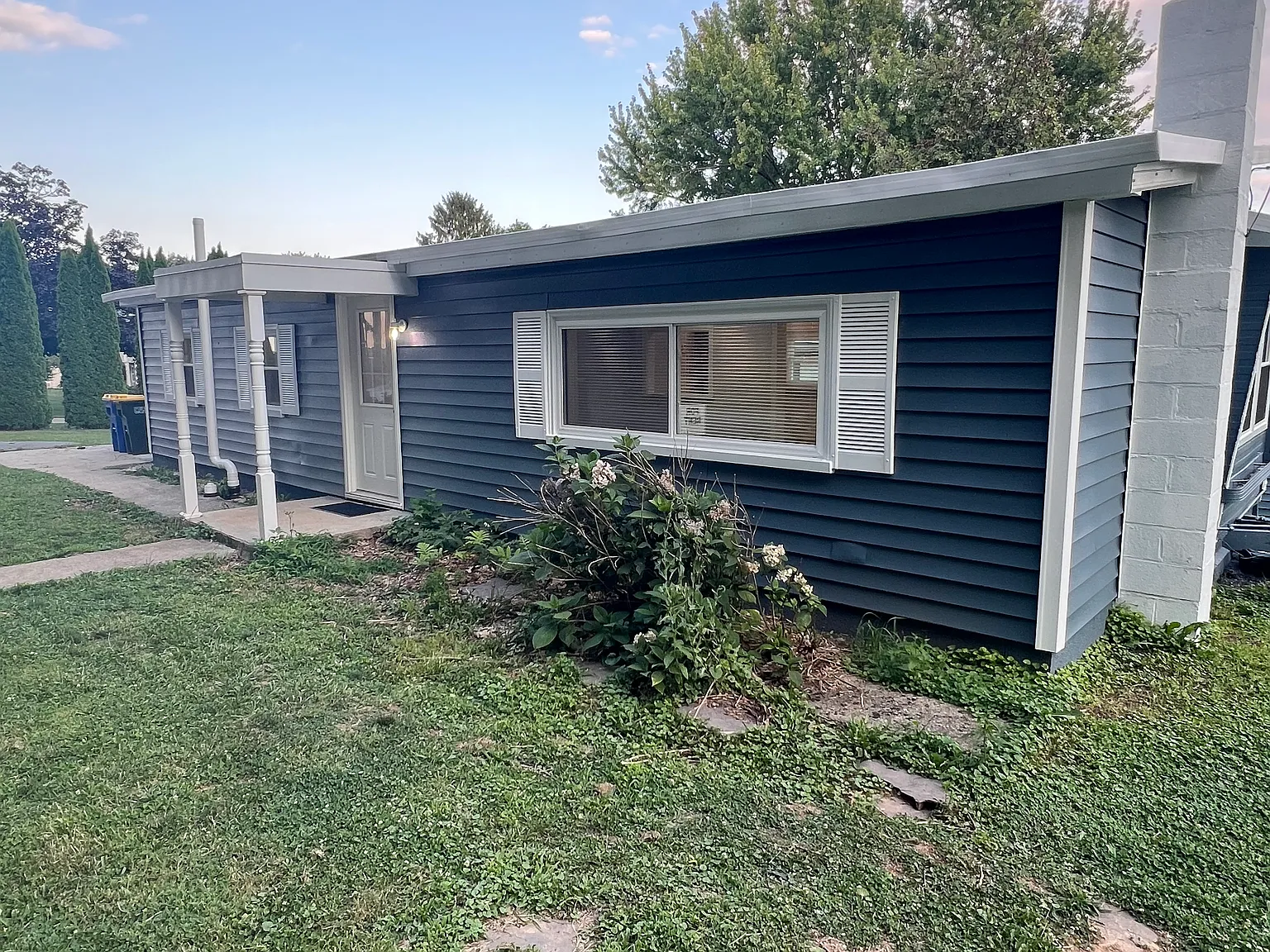 3 bed, 1000 sqft, $1,800 — Photo 2