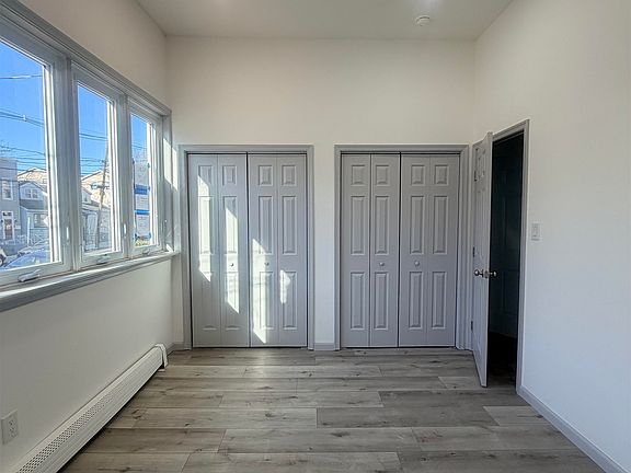 2nd image of 124 Winfield Ave Floor 1