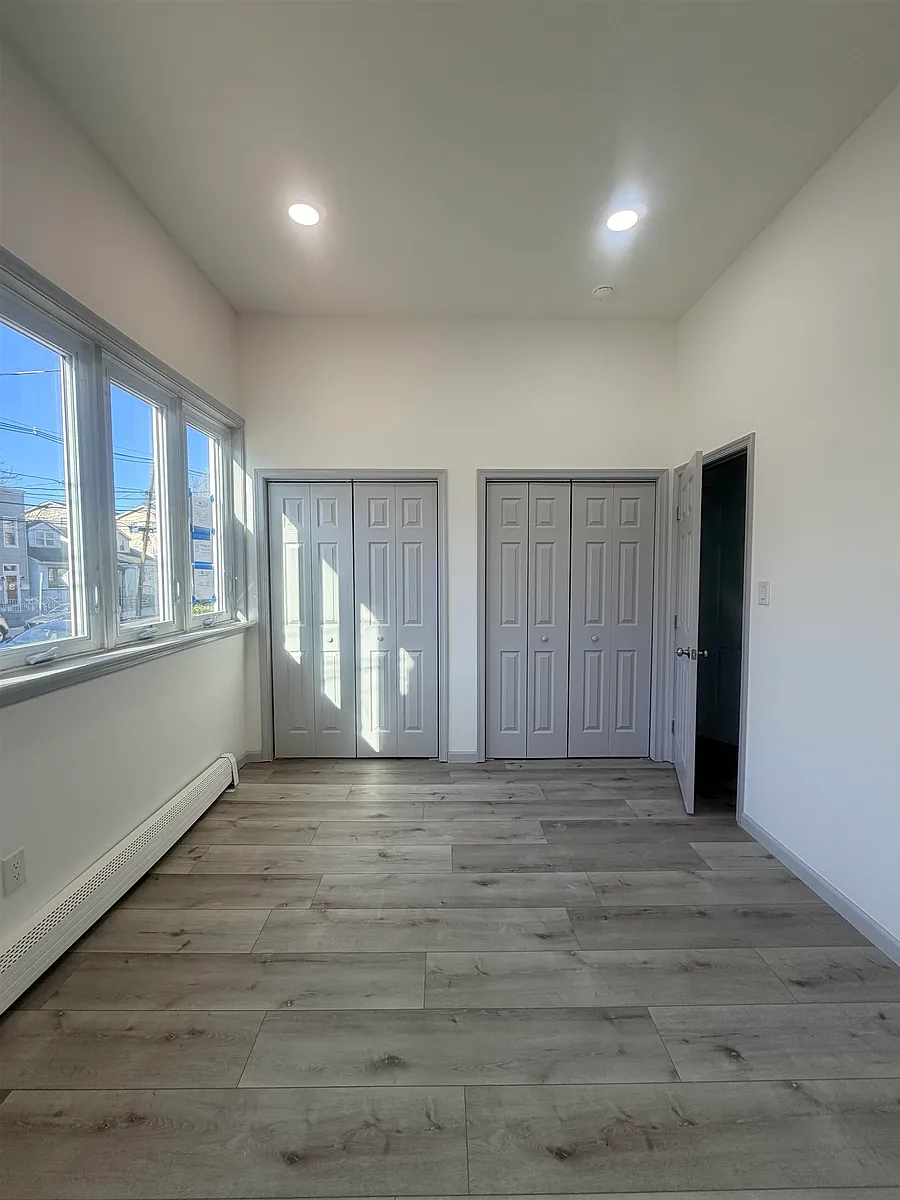 Building Photo - 124 Winfield Ave #1