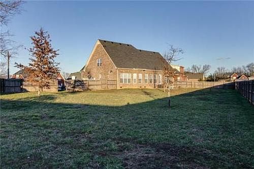 5th image of 209 Merrywood Ct