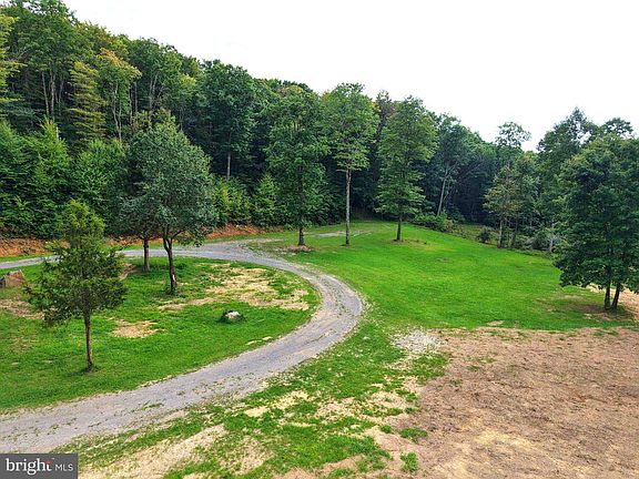 5th image of 1702 Snake Hill Rd