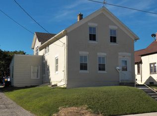 1109 Division St, Manitowoc, WI 54220