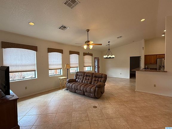 4th image of 36 Briarwood Ln