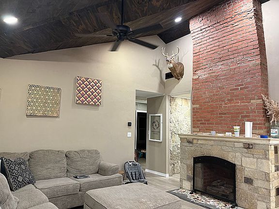 2nd image of 517 12th St