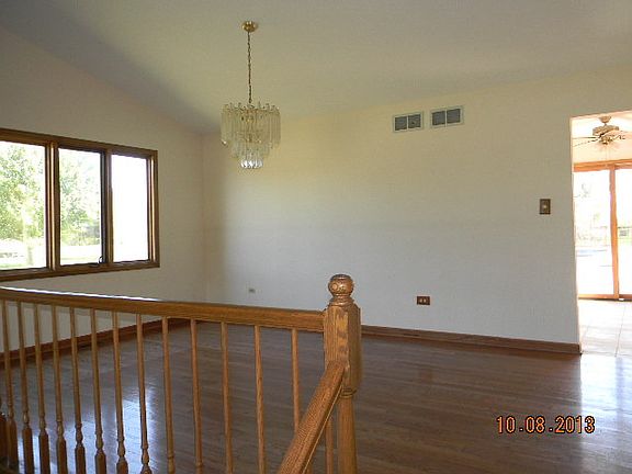 3rd image of 14929 Glen Crest Ln