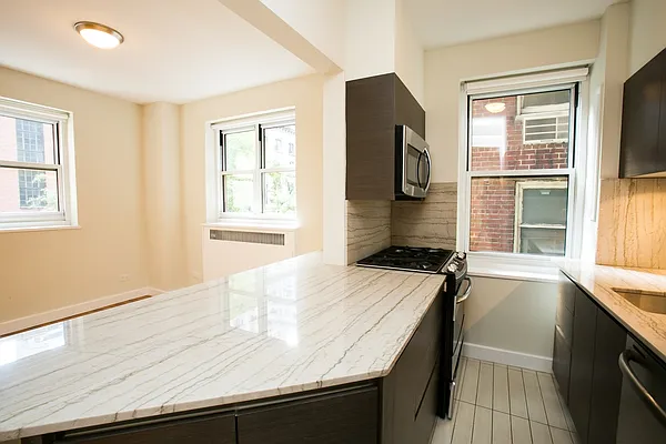 Rented by Stonehenge NYC LLC | media 18