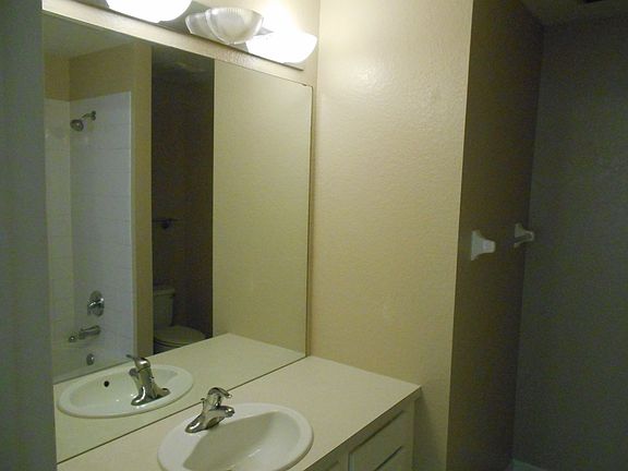 2nd image of 1660 Stockton Dr