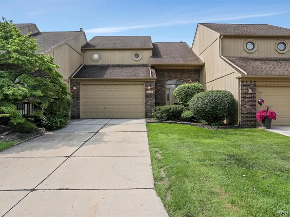 2137 Crystal Dr, Rochester, MI 48309