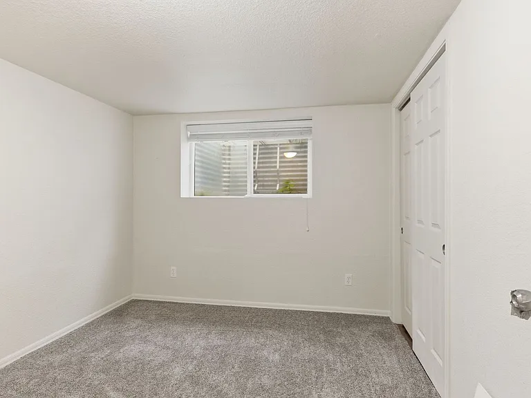 1017 E 40th Ave — Photo 31