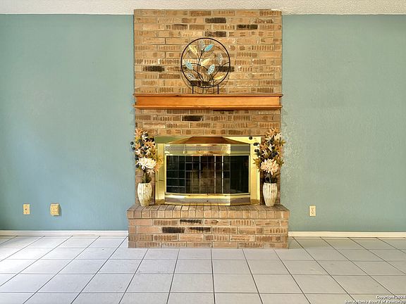 4th image of 1745 BROADMOOR DR