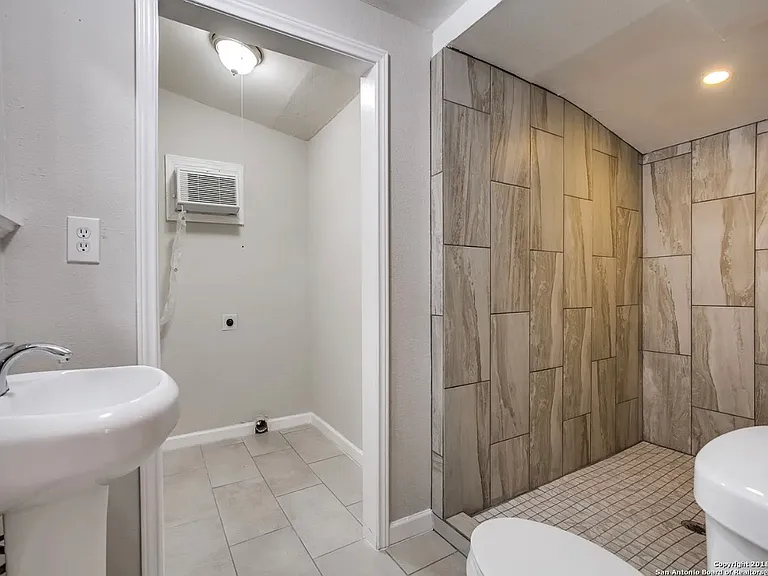 639 Flanders Ave — Photo 4