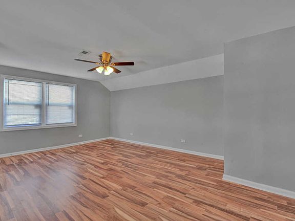 5th image of 13117 Irving Ave