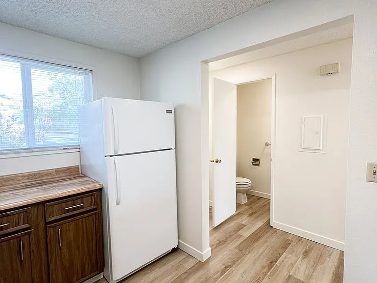 846 Homedale Rd — Photo 10
