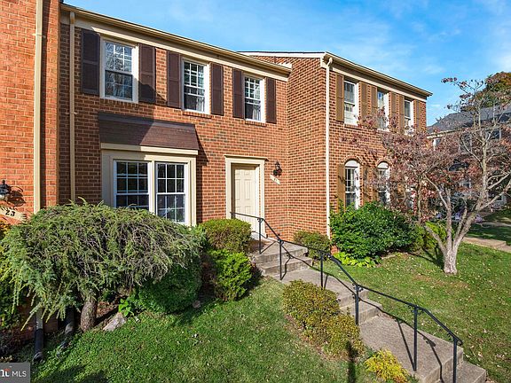 2nd image of 21 Shagbark Ct