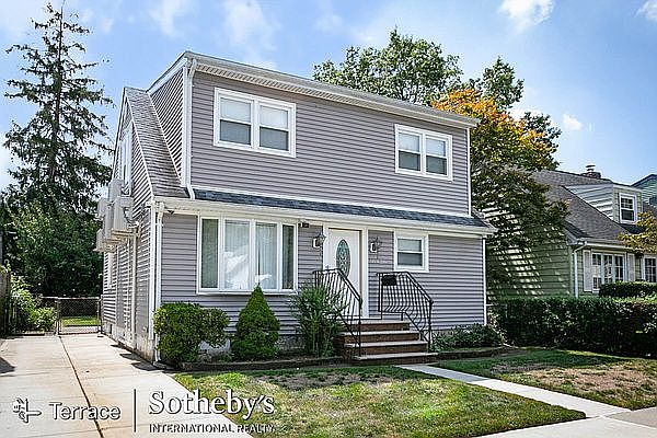 1st image of 16426 Metcalf Ave