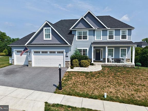 3rd image of 401 Delanie Dr