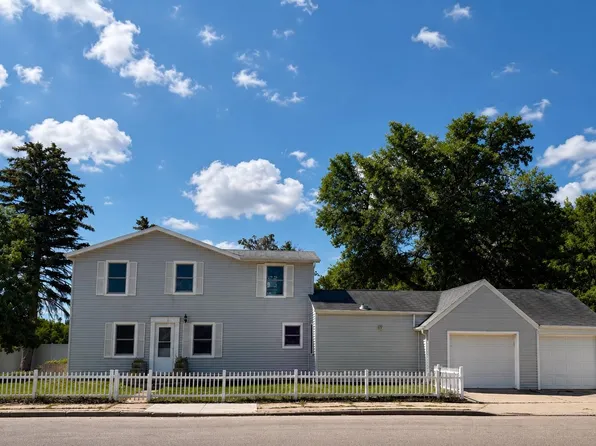 200 11th St SW, Minot, ND 58701