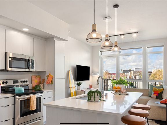 3rd image of 3800 S Figueroa St #607