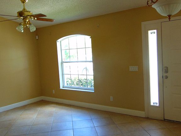 4th image of 6501 NW Molton Cir