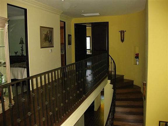 5th image of 5626 Allott Ave