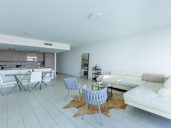 3rd image of 400 Sunny Isles Blvd APT 905
