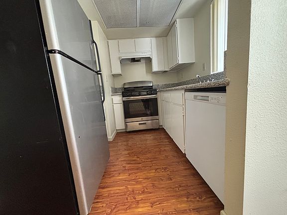 3rd image of 404 Myrtle St Unit 2