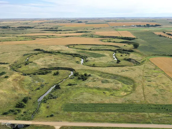 32nd St SW, Dickinson, ND 58601