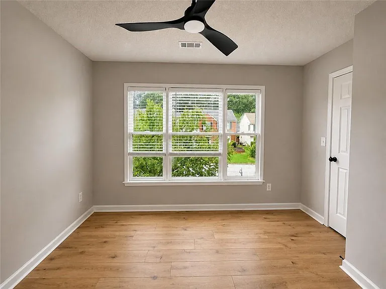 6310 Barwick Ln — Photo 28