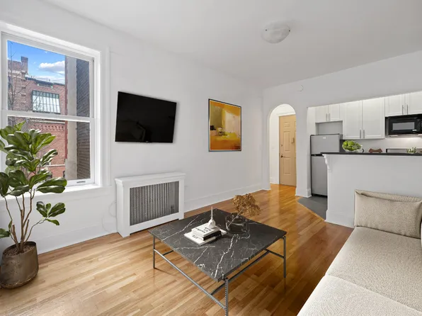 68 Montague Street image 1 of 9