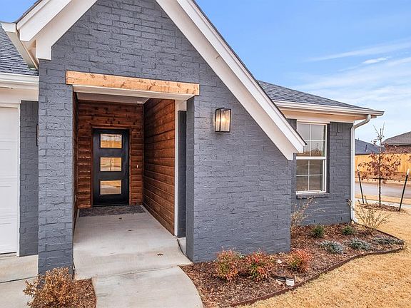 3rd image of 3709 Alta Vista Dr