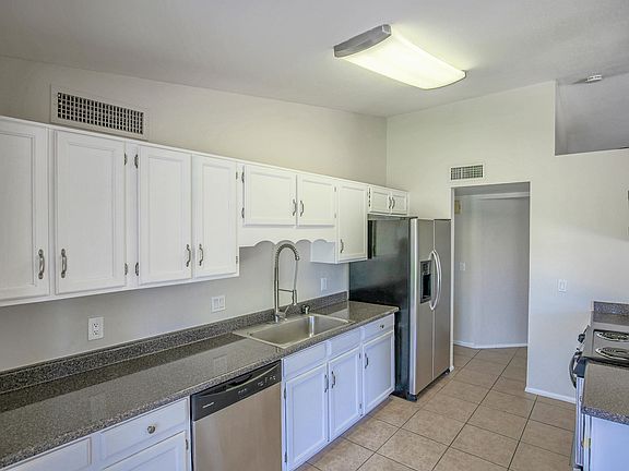 5th image of 808 W Nopal Pl