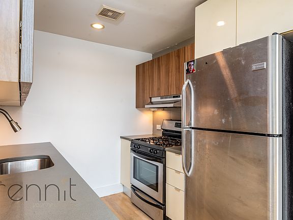 4th image of 616 Willoughby Ave APT 6B