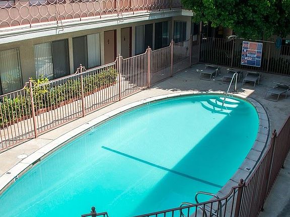 3rd image of 195 S Wilson Ave APT 2