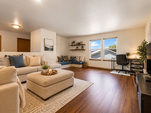 2nd image of 3093 Huntington Dr
