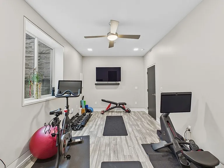 155 N Southmoor Dr — Photo 46