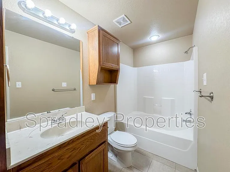 715B E Ridge Blvd — Photo 12