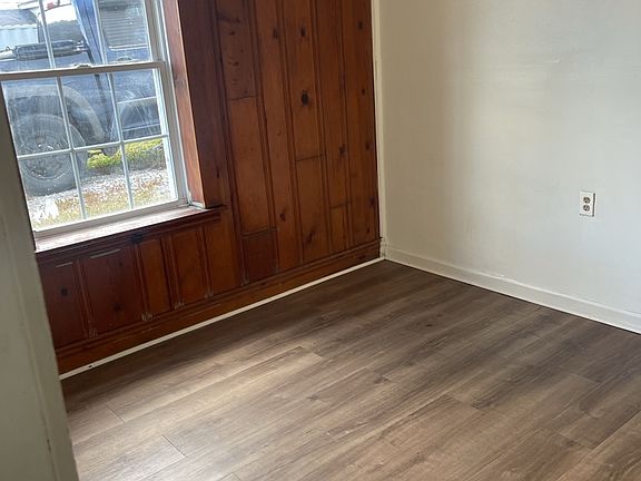 3rd image of 410 Earl St #1