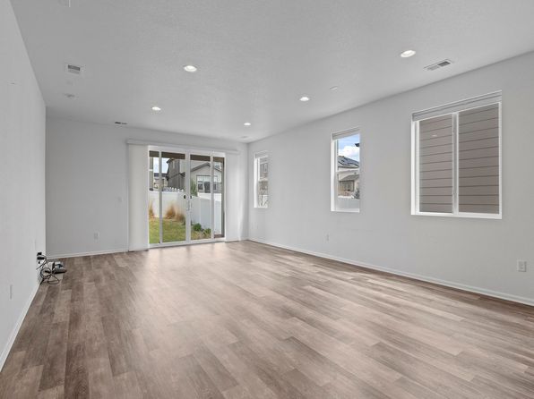 1886 Ruddlesway Dr, Windsor, CO 80550