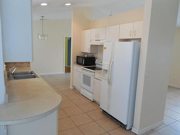 4th image of 534 SW Dahled Ave