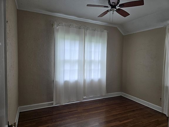 4th image of 736 Holly St