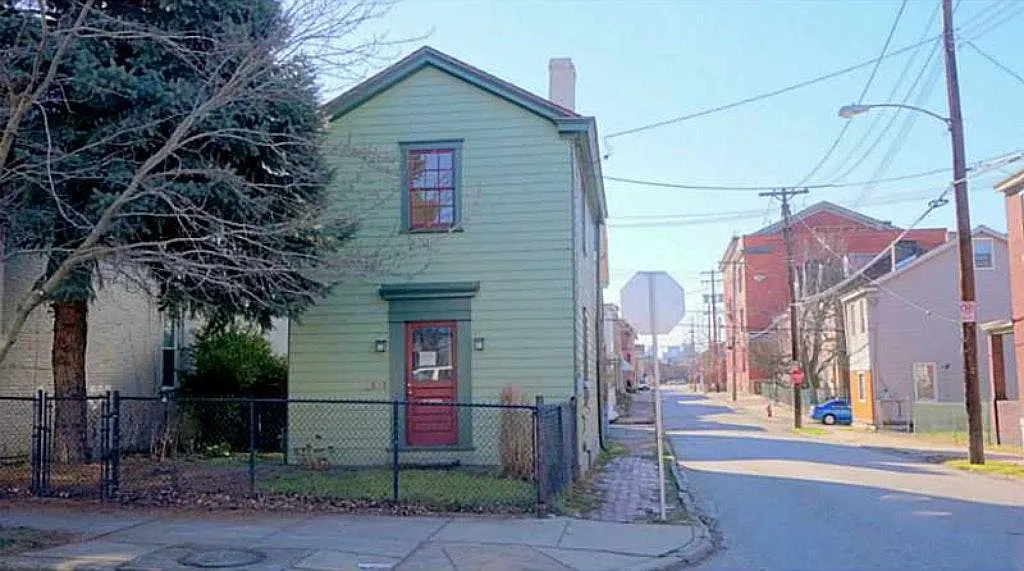 160 43rd St photo 1
