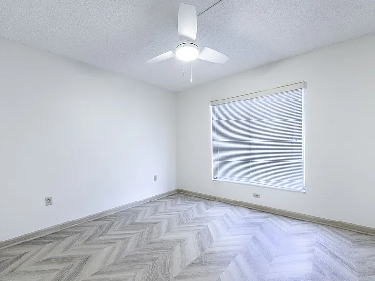 2300 Aaron St #114 — Photo 17