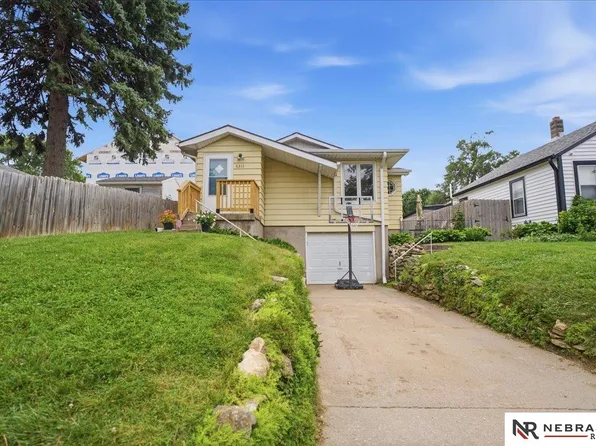 6311 Parker St, Omaha, NE 68104