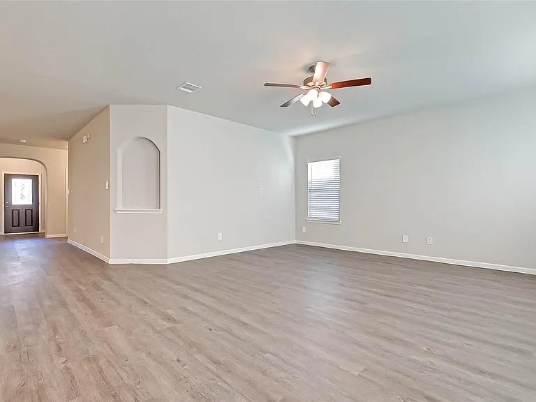 983 Golden Willow Ln — Photo 6
