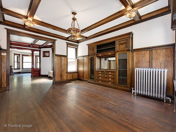2nd image of 1032 W Diversey Pkwy #1