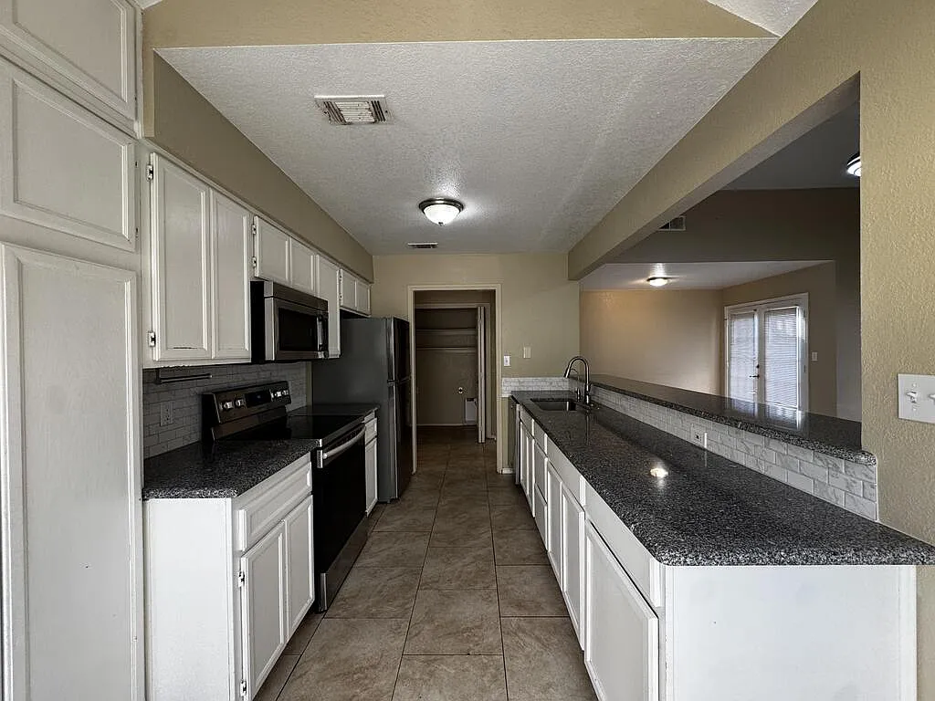 2 bed, 2.0 bath, 1054 sqft, $1,850 — Photo 3