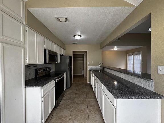 5th image of 3611 Monclave Dr