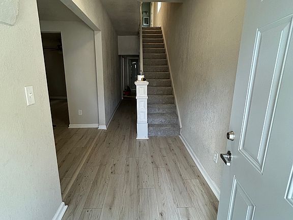2nd image of 923 27th St