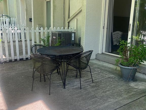 3rd image of 113 Montrose Ave